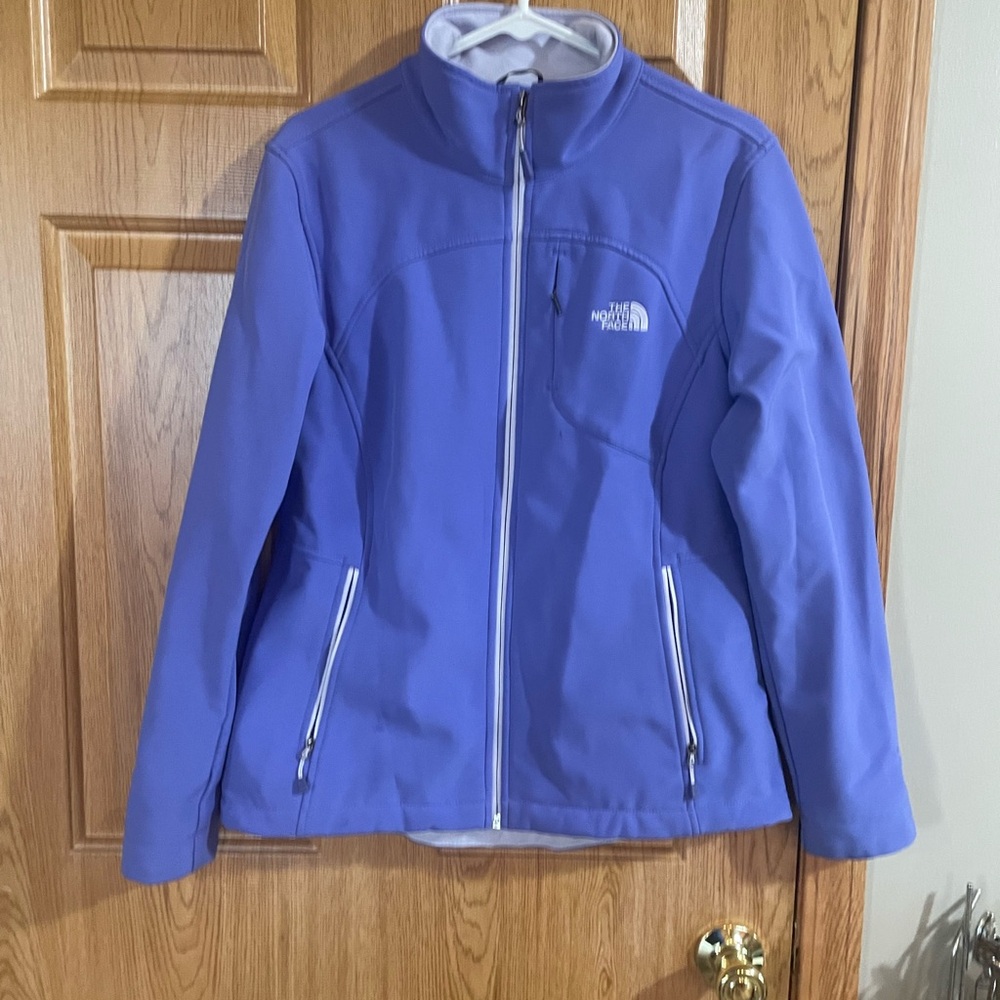 Woman’s Northface size large